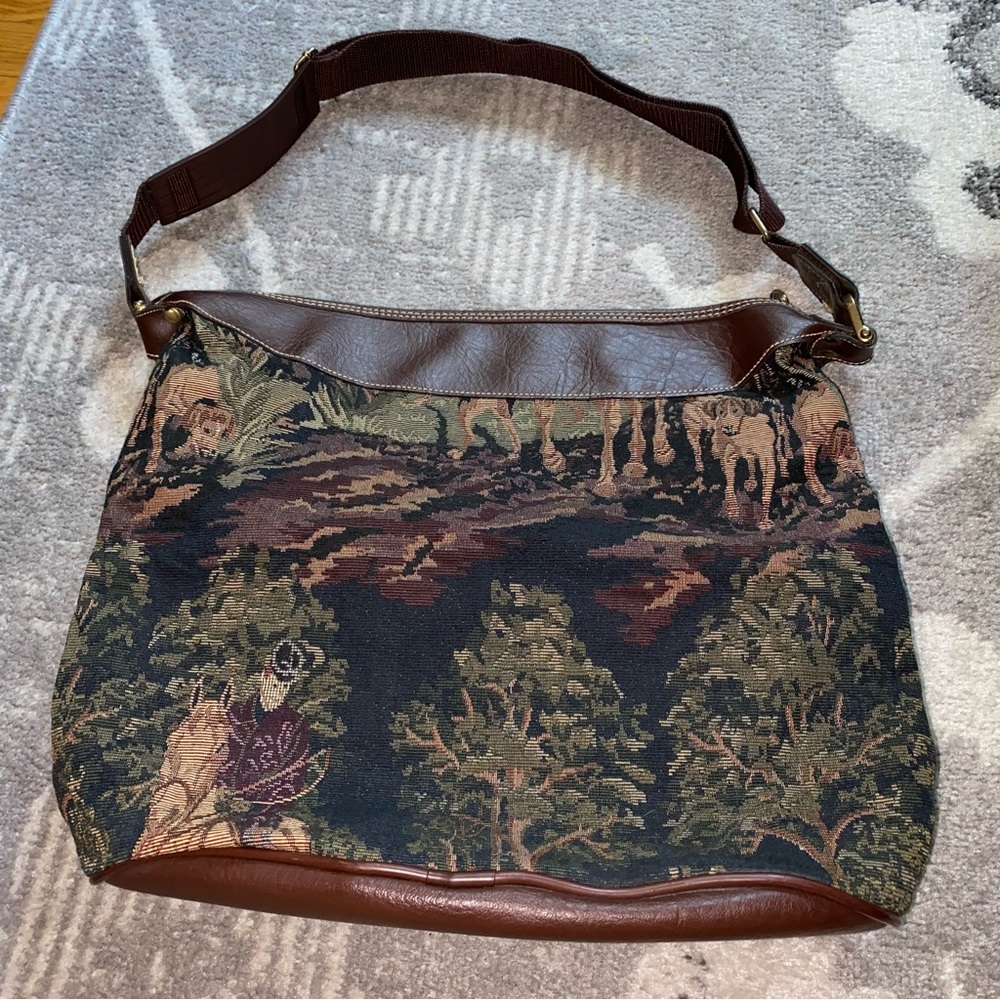 Vintage Capezio Collection Fox Hunting Royal British Scene Dance Duffle Bag - Picture 9 of 16